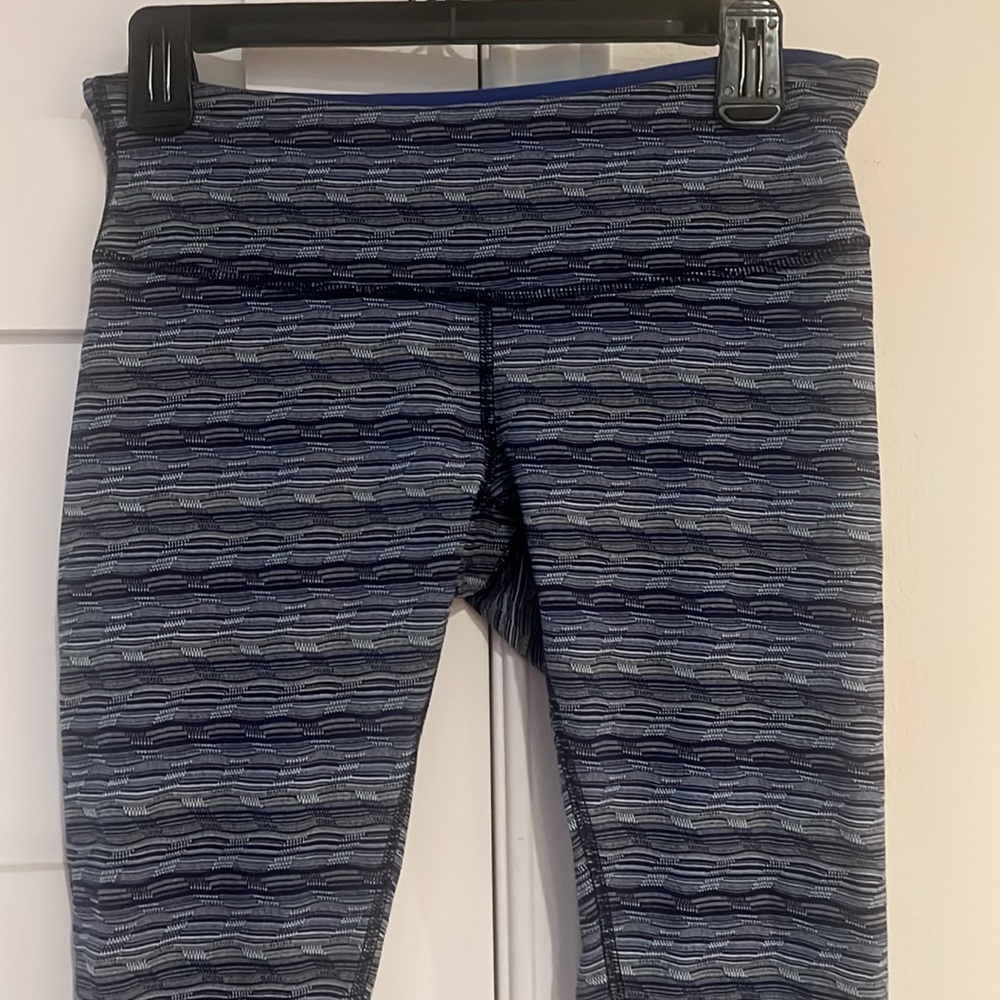 Lululemon Athletica Blue and Navy Leggings Size 8 EUC